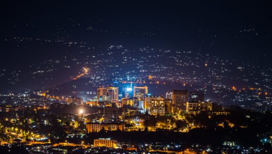 Kigali (City in Africa) at night, Kigali (Stadt in Afrika) bei Nacht)